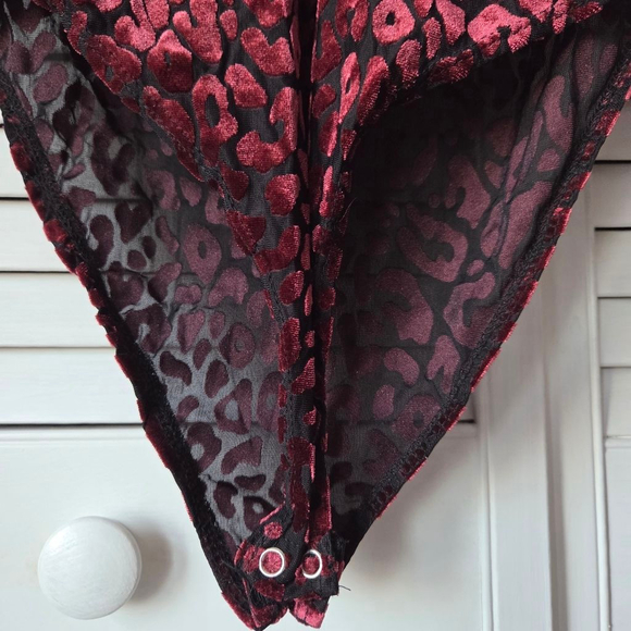 Forever 21 sheer leapard velvet Burgundy red V neck bodysuit - Picture 4 of 8